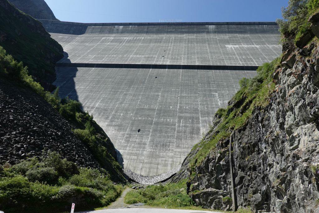 La Grande-Dixence est le le plus haut barrage poids du monde !!?
